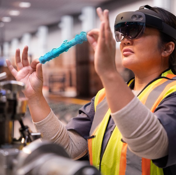 3 ways mixed reality empowers frontline workers